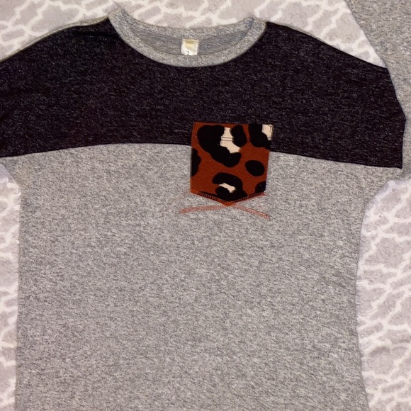 Grateful hearts sweater soft colorblock w/animal print pocket like NÉW condition - Picture 2 of 2